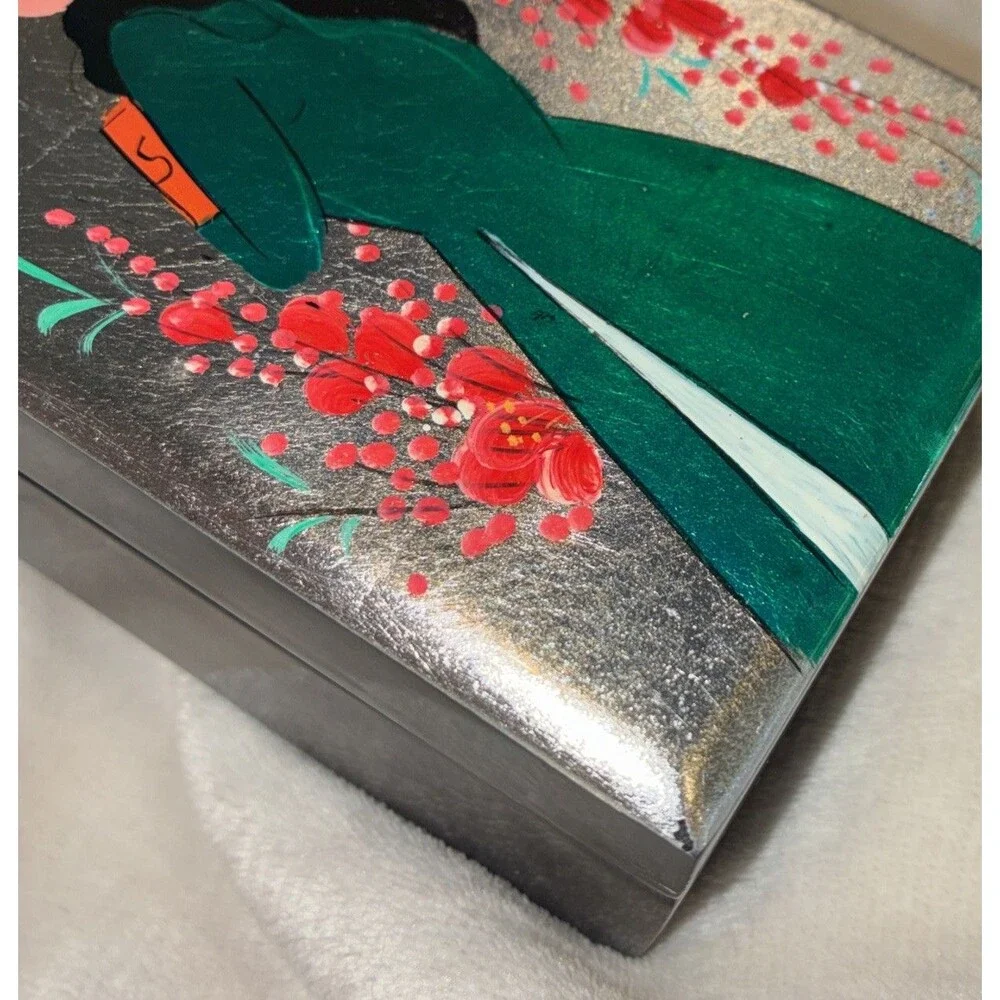 Vintage Vietnamese Sơn Mài Lacquer Jewelry Box Silver Leaf Ao Dai Woman Art